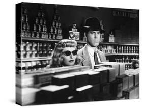 DOUBLE INDEMNITY, 1944 directed by BILLY WILDER Barbara Stanwyck and Fred McMurray (b/w photo)-null-Stretched Canvas