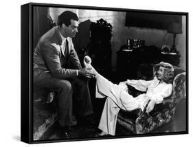 DOUBLE INDEMNITY, 1944 directed by BILLY WILDER Fred MacMurray and Barbara Stanwyck (b/w photo)-null-Framed Stretched Canvas