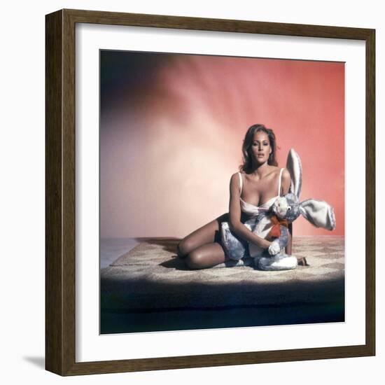 Dr NO, 1962 directed by TERENCE YOUNG Ursula Andress (photo)-null-Framed Photo