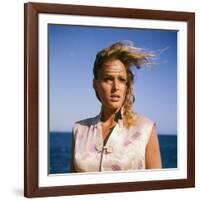 Dr NO, 1962 directed by TERENCE YOUNG Ursula Andress (photo)-null-Framed Photo