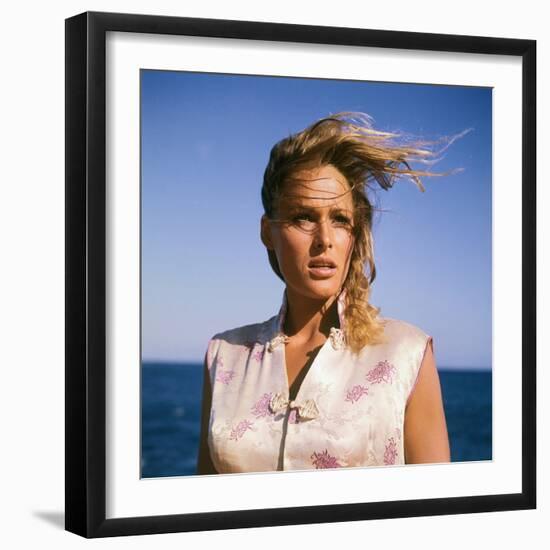 Dr NO, 1962 directed by TERENCE YOUNG Ursula Andress (photo)-null-Framed Photo