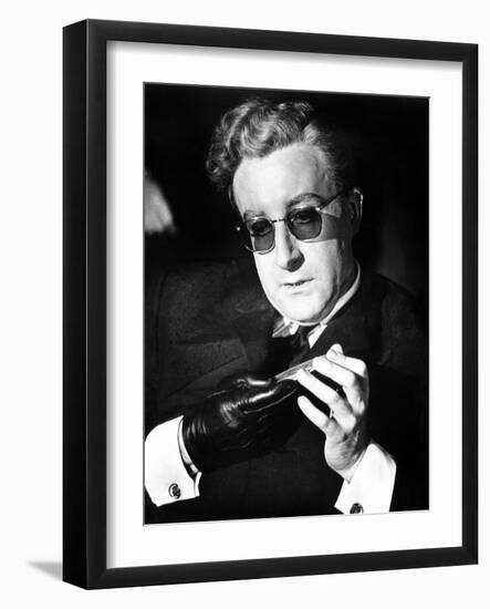 Dr. Strangelove, (aka Dr. Strangelove or: How I Learned To Stop Worrying And Love The Bomb), 1964-null-Framed Photo