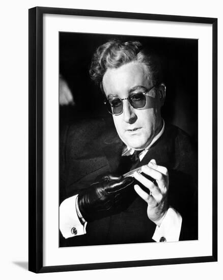 Dr. Strangelove, (aka Dr. Strangelove or: How I Learned To Stop Worrying And Love The Bomb), 1964-null-Framed Photo