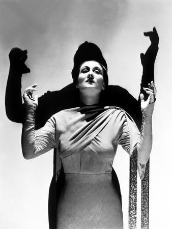 dracula-s-daughter-gloria-holden-1936_u-L-PH3NJ60.jpg?artHeight=550&artPerspective=n&artWidth=550&background=ffffff