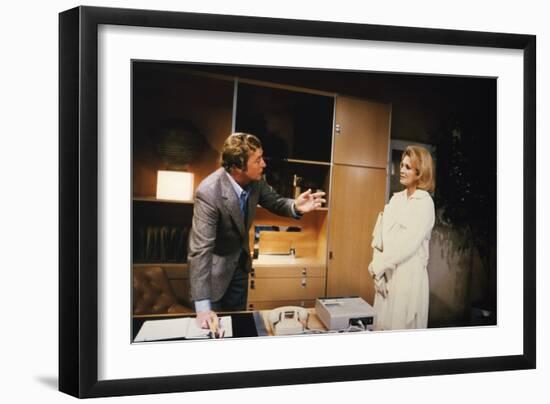 DRESSED TO KILL, 1980 directed by BRIAN by PALMA Michael Caine / Angie Dickinson (photo)-null-Framed Photo
