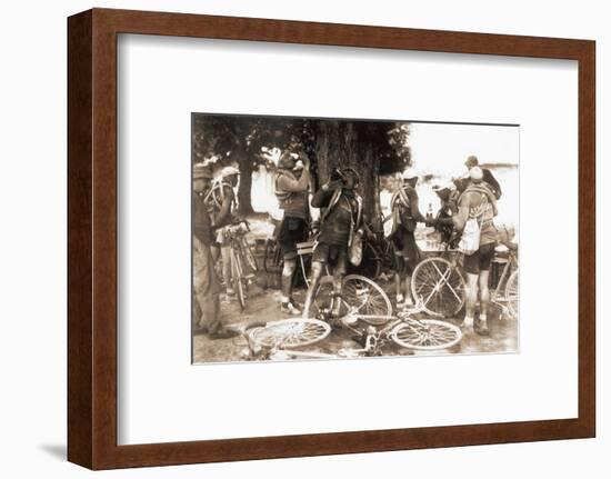 Drinkers-Presse ’E Sports-Framed Photographic Print