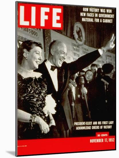 Dwight D. Eisenhower and Mamie, November 17, 1952-Hank Walker-Mounted Photographic Print