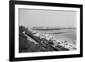 Eastbourne Beach, 1975-Daily Mirror-Framed Photographic Print