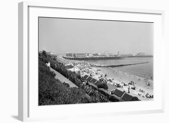 Eastbourne Beach, 1975-Daily Mirror-Framed Photographic Print