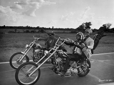 https://imgc.allpostersimages.com/img/posters/easy-rider-riding-big-bike-in-classic-with-helmet_u-L-Q118CBS0.jpg?artPerspective=n