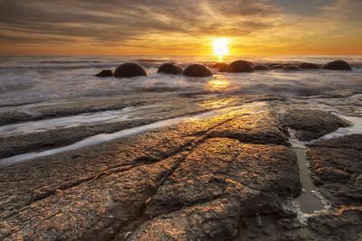 The Moeraki Boulders at sunrise, Moeraki Beach, Otago, South Island, New Zealand