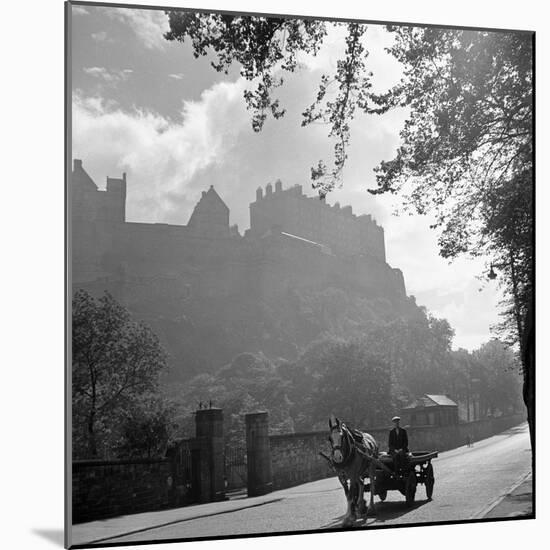 Edinburgh Castle 1910-Staff-Mounted Photographic Print