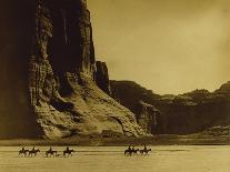 Navajos: Canyon De Chelly, 1904-Edward S^ Curtis-Stretched Canvas