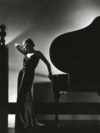Vogue - November 1935 - Piano Silhouette