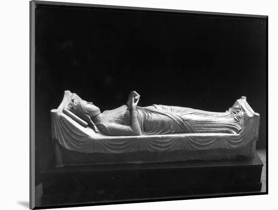 Effigy of Eleanor of Aquitaine (circa 1122-1204) Queen of France, Then of England-null-Mounted Giclee Print