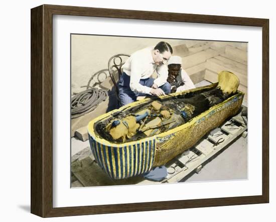 Egypt-1922 : English archaeologist Howard Carter (1873-1939) and an Egyptian assistant-English Photographer-Framed Giclee Print