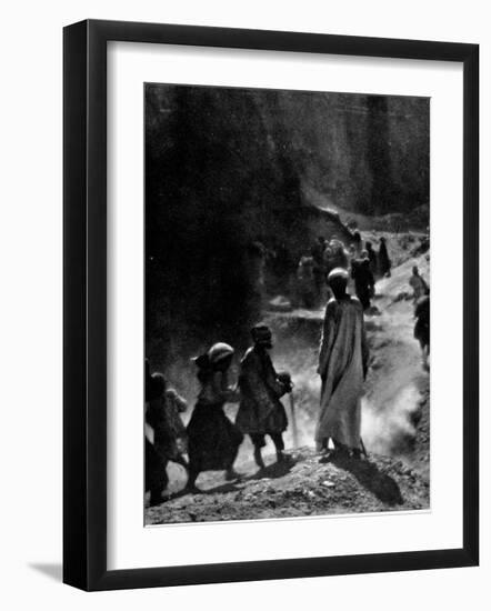 Egyptians Working in Valley of the Kings to Unearth the Tomb of Ancient Egyptian King Tutankhamen-Lord Carnarvon-Framed Photographic Print