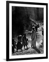 Egyptians Working in Valley of the Kings to Unearth the Tomb of Ancient Egyptian King Tutankhamen-Lord Carnarvon-Framed Photographic Print