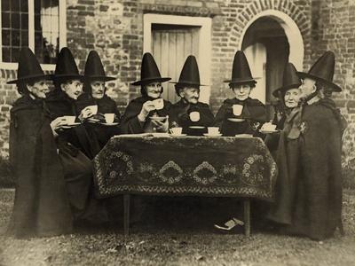 https://imgc.allpostersimages.com/img/posters/eight-women-in-high-hats-having-tea-in-norfolk-england-ca-1920_u-L-PIHENM0.jpg?artPerspective=n