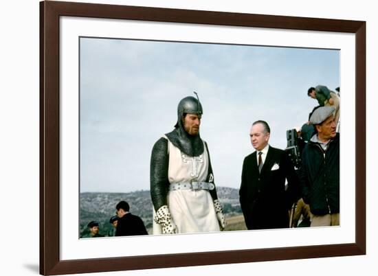 EL CID, 1961 directed by ANTHONY MANN On the set, Charlton Heston with Samuel Bronston (producer) a-null-Framed Photo