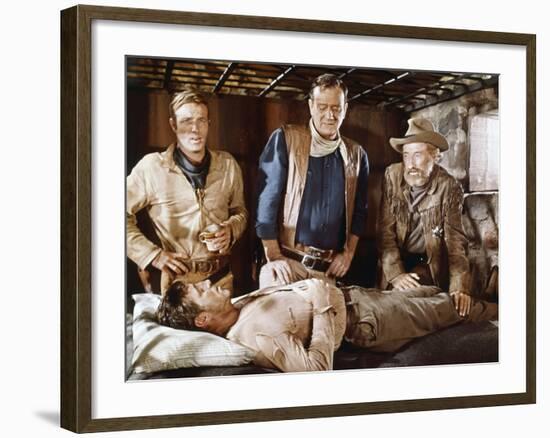 EL DORADO, 1967 directed by HOWARD HAWKS James Caan, John Wayne, Arthur Hunnicutt and Robert Mitchu-null-Framed Photo