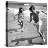 Elizabeth Liz Taylor and Roddy Mcdowall Playing on the Beach 1948-null-Stretched Canvas