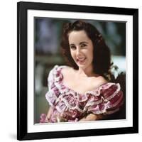 ELIZABETH TAYLOR, 1947 (photo)-null-Framed Photo