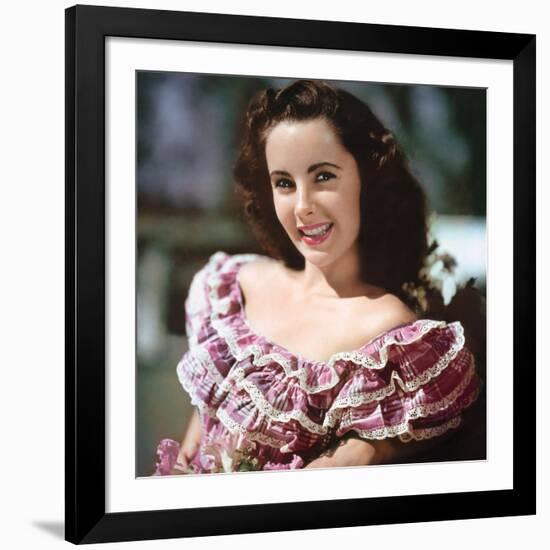 ELIZABETH TAYLOR, 1947 (photo)-null-Framed Photo