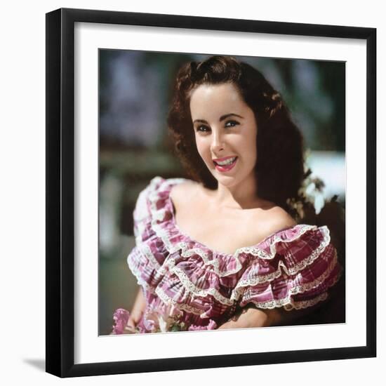 ELIZABETH TAYLOR, 1947 (photo)-null-Framed Photo