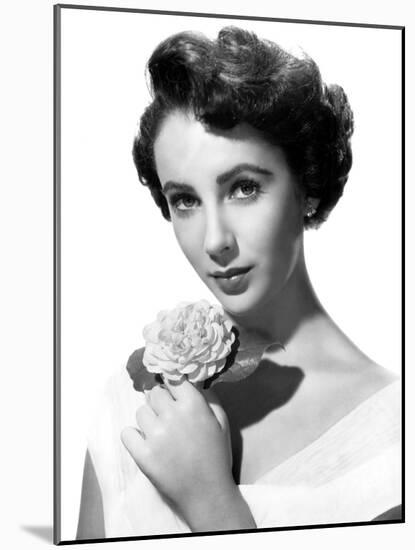 Elizabeth Taylor, 1950-null-Mounted Photo