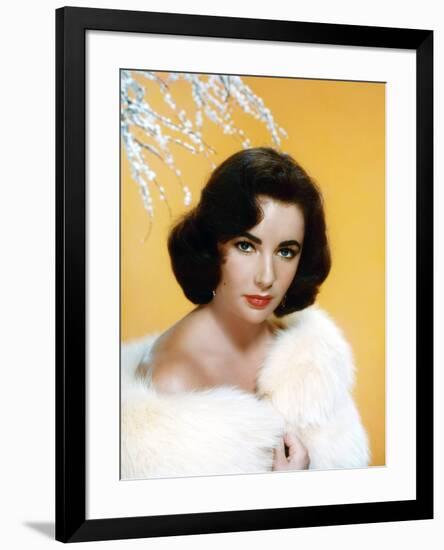 ELIZABETH TAYLOR, 1953 (photo)-null-Framed Photo