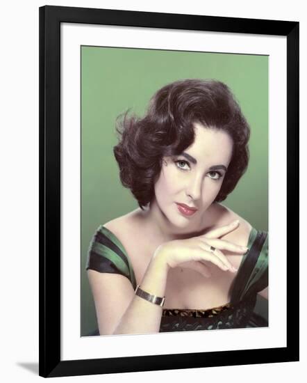 ELIZABETH TAYLOR, 1953 (photo)-null-Framed Photo