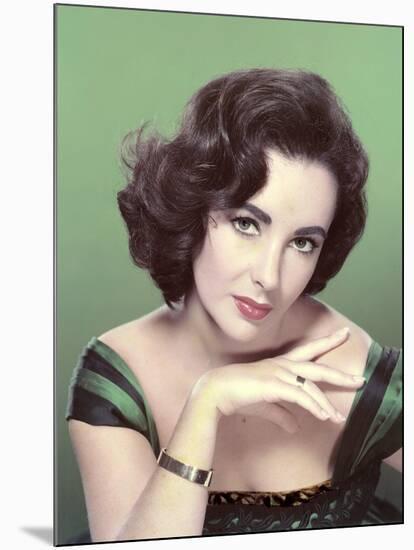 ELIZABETH TAYLOR, 1953 (photo)-null-Mounted Photo