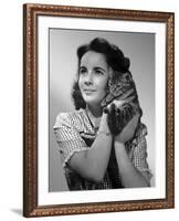 ELIZABETH TAYLOR (b/w photo)-null-Framed Photo