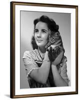 ELIZABETH TAYLOR (b/w photo)-null-Framed Photo