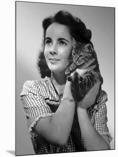 ELIZABETH TAYLOR (b/w photo)-null-Mounted Photo