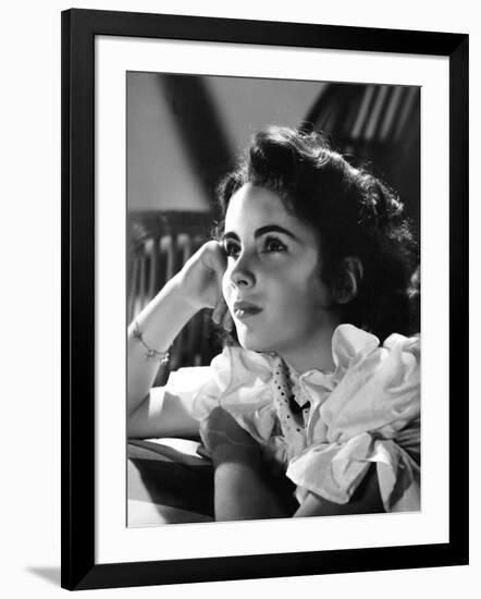 ELIZABETH TAYLOR (b/w photo)-null-Framed Photo