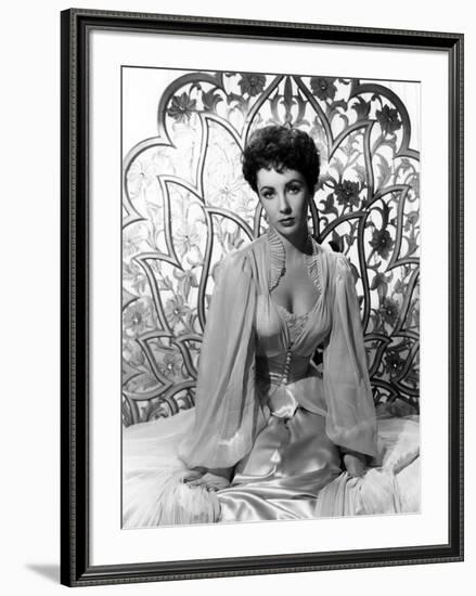 Elizabeth Taylor (b/w photo)-null-Framed Photo