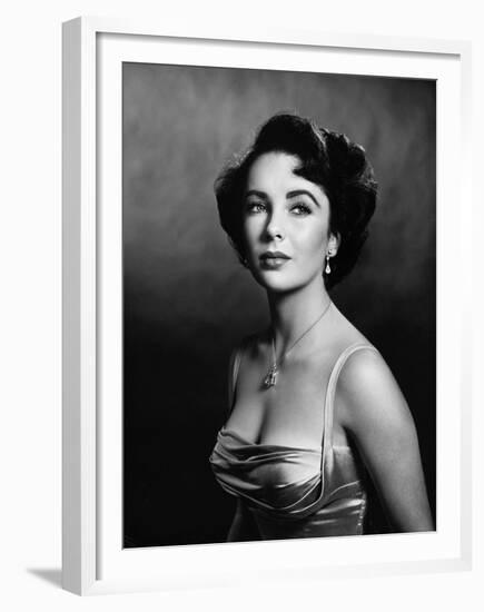 Elizabeth Taylor (b/w photo)-null-Framed Photo