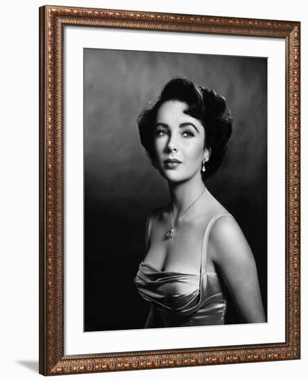 Elizabeth Taylor (b/w photo)-null-Framed Photo