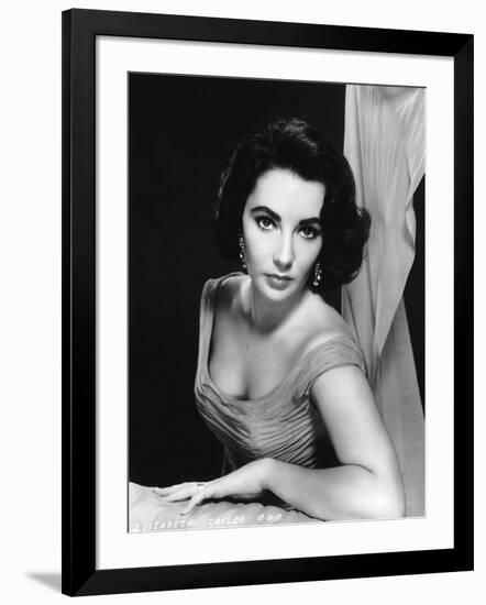 Elizabeth Taylor (b/w photo)-null-Framed Photo