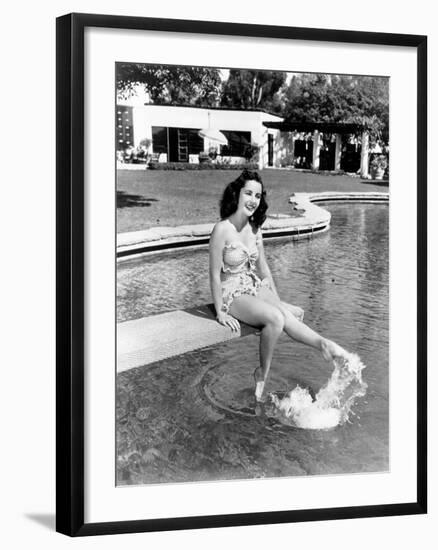 Elizabeth Taylor, Ca. 1947-null-Framed Photo