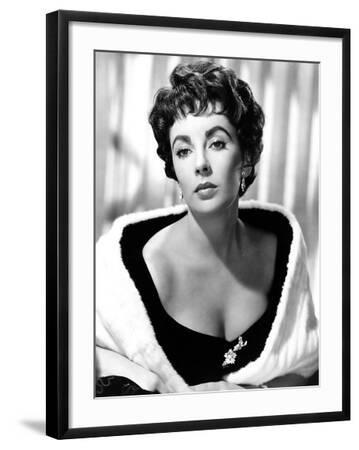 Elizabeth Taylor　直筆サインと白黒ポートレート写真 ELIZABETH TAYLOR Autograph 1954 8X10 Glossy Photo VIOLET INK