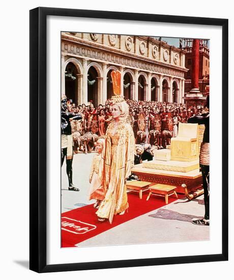 Elizabeth Taylor - Cleopatra-null-Framed Photo