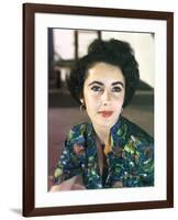 ELIZABETH TAYLOR early 50'S (photo)-null-Framed Photo