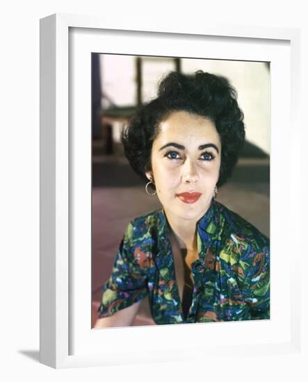 ELIZABETH TAYLOR early 50'S (photo)-null-Framed Photo