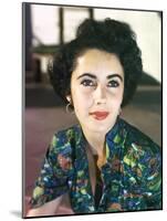 ELIZABETH TAYLOR early 50'S (photo)-null-Mounted Photo