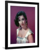 ELIZABETH TAYLOR in the 50's (photo)-null-Framed Photo