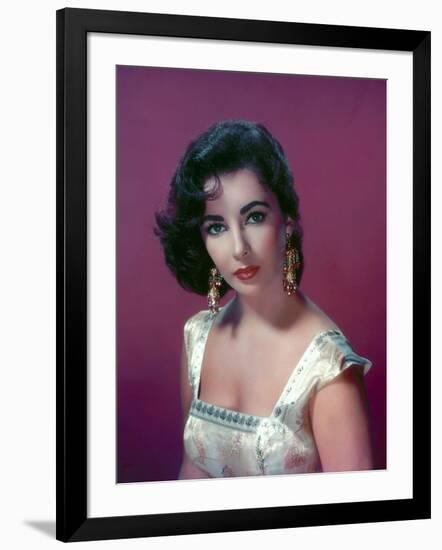 ELIZABETH TAYLOR in the 50's (photo)-null-Framed Photo