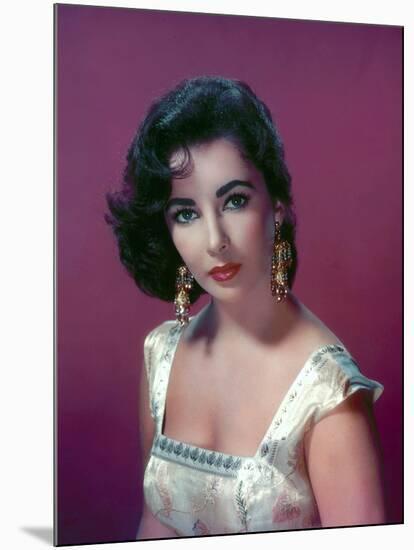 ELIZABETH TAYLOR in the 50's (photo)-null-Mounted Photo